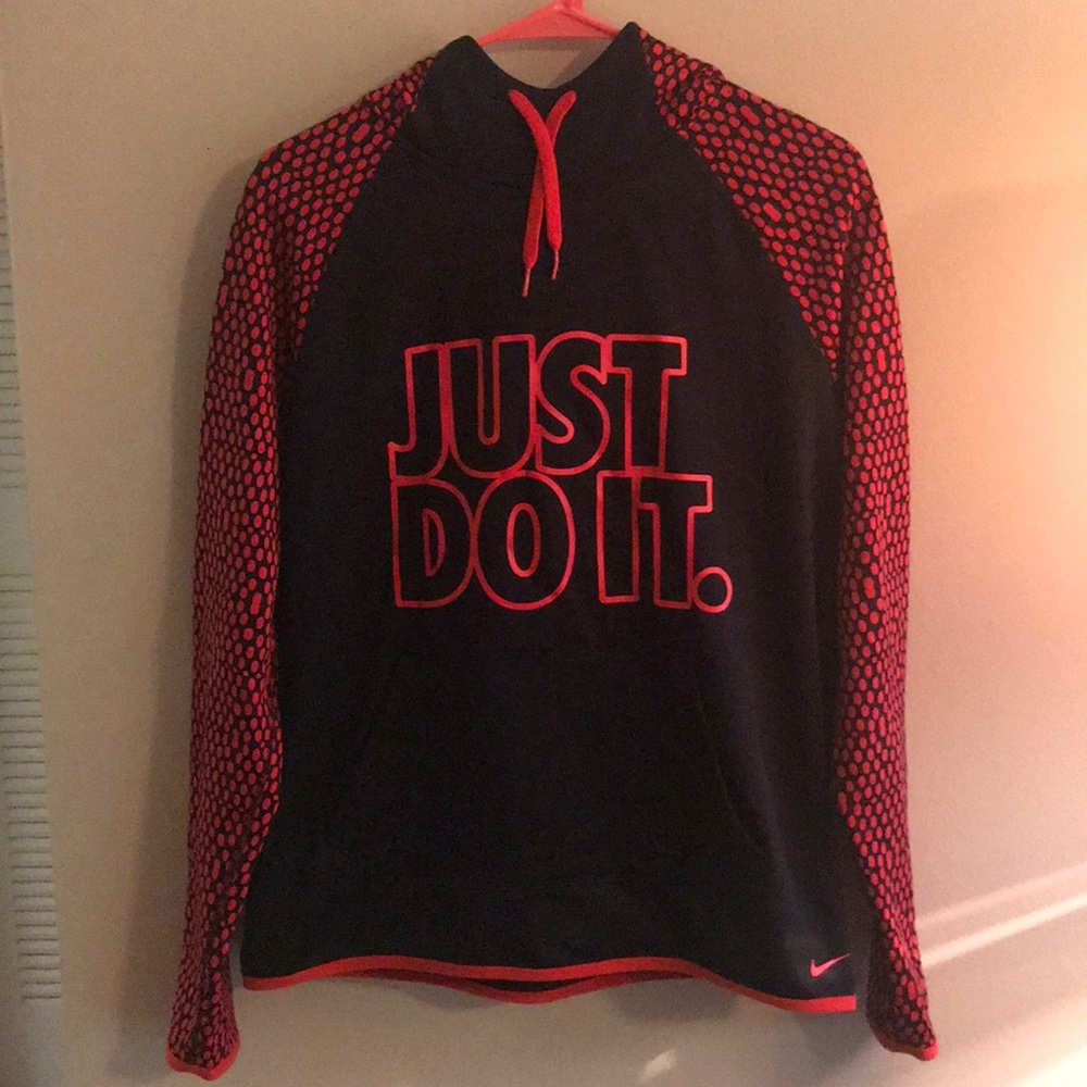Black and red Nike therma-fit hoodie. Size M